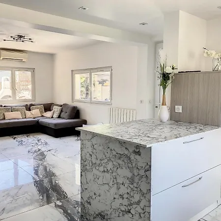 Apartment 3 Pieces Climatise En Rez De Jardin Avec Piscine *