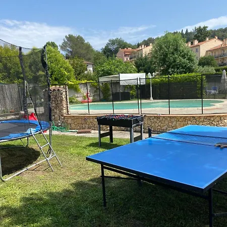 Apartment 3 Pieces Climatise En Rez De Jardin Avec Piscine