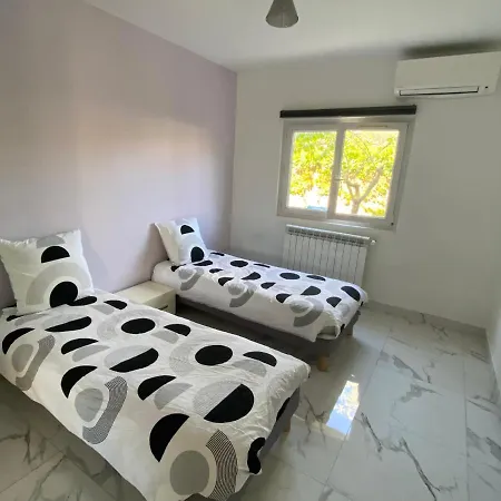 3 Pieces Climatise En Rez De Jardin Avec Piscine *