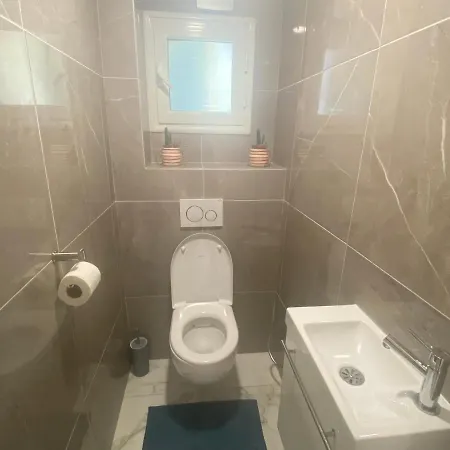 3 Pieces Climatise En Rez De Jardin Avec Piscine * Villeneuve-Loubet