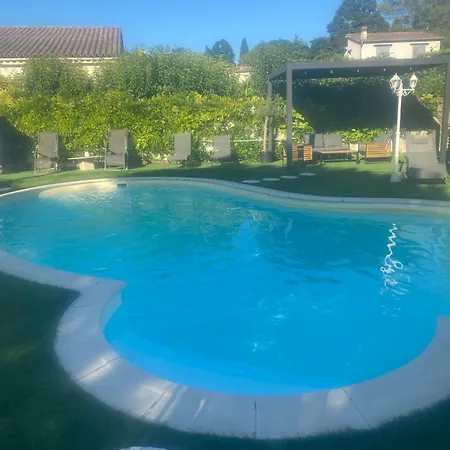 3 Pieces Climatise En Rez De Jardin Avec Piscine *