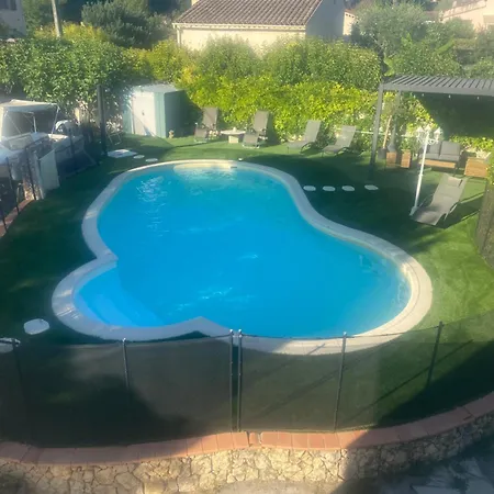 Apartment 3 Pieces Climatise En Rez De Jardin Avec Piscine